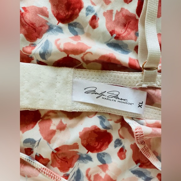MARILYN MONROE SOFT LINGERIE SLIP WITH PADDED BRA & ADORABLE DETAILS 🌟NWT🌟 - Picture 12 of 15